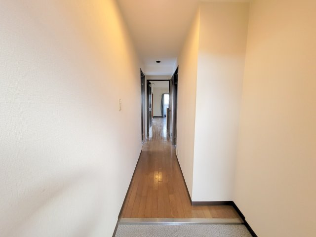 奈良市百楽園１丁目の賃貸マンションの玄関