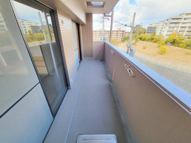奈良市百楽園１丁目の賃貸マンションのバルコニー