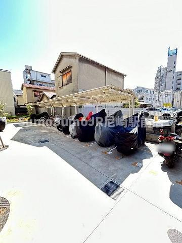 プレサンス塚本駅前の駐車場|駐車場です