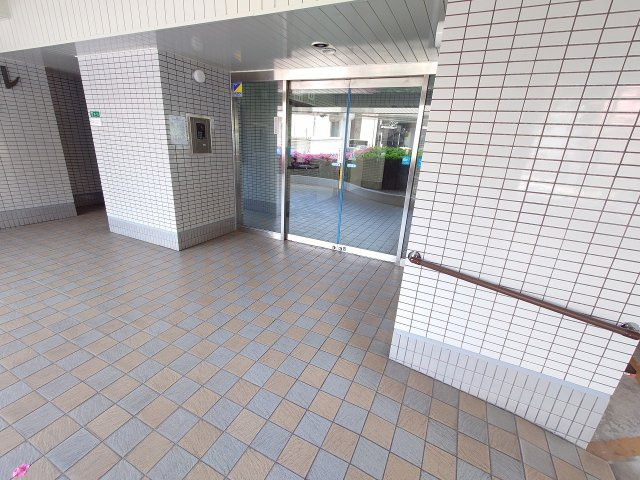 サンローレル三萩野（A-20）のエントランス