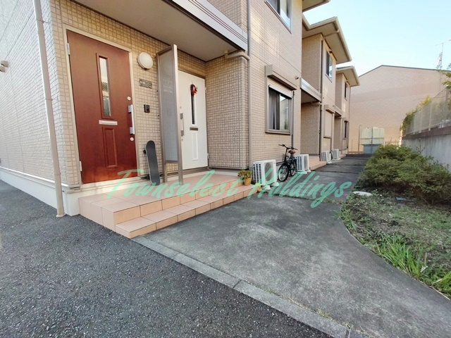 藤沢市並木台２丁目のアパートのエントランス