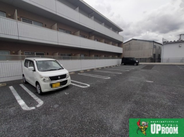 ボヌール飛高の駐車場