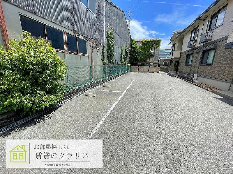 QUATRE FEUILLES（キャトルフィーユ）向日町の駐車場