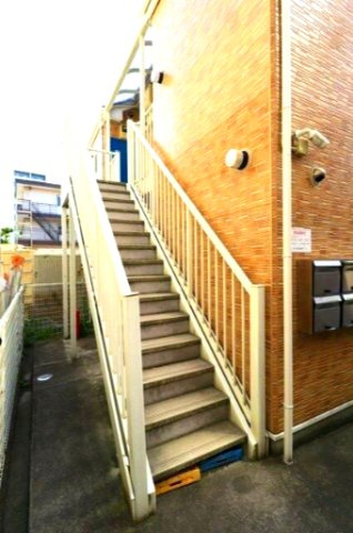 板橋区赤塚新町２丁目のアパートのエントランス