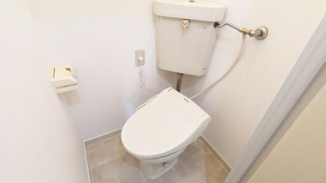 草加市遊馬町の賃貸マンションのトイレ
