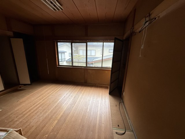 2026/4/21新規　戸建　高山市江名子町　370万の洋室