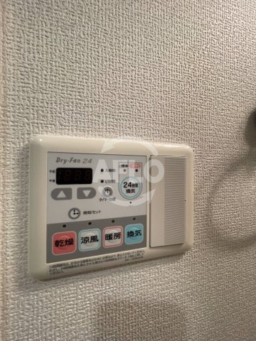 クリスタルグランツ新大阪の洗面所|クリスタルグランツ新大阪　浴室乾燥機