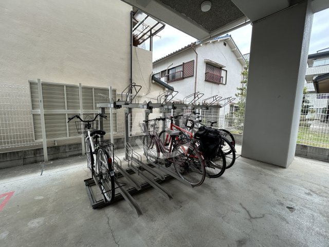 エムコート江坂の内装|駐輪場