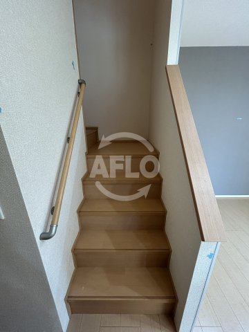 セジュール姫島の内装|階段