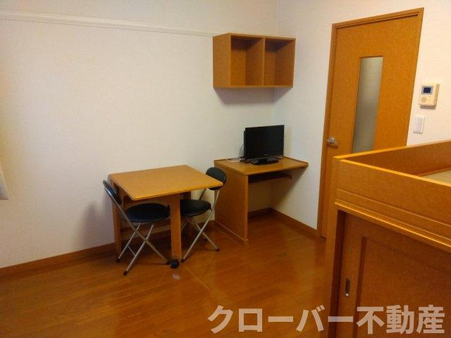 レオパレスメルピーチＳＵＺＵの居間・リビング