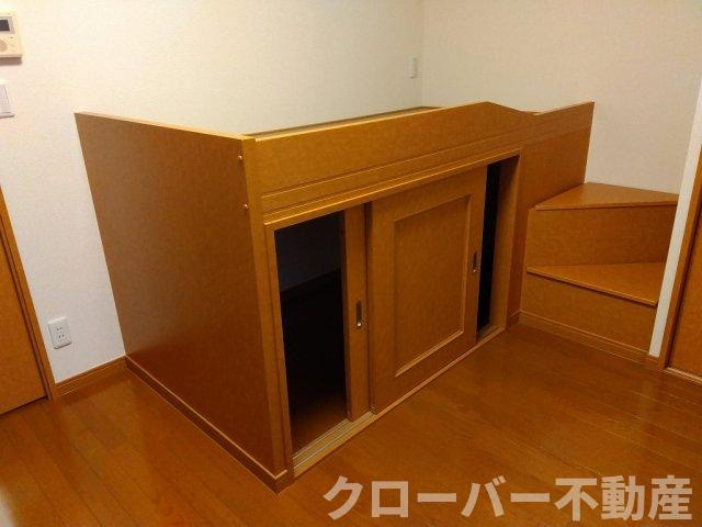 レオパレスメルピーチＳＵＺＵの居間・リビング