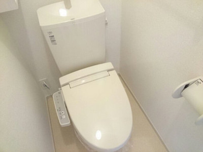 【トイレ】 | ドゥー・ファミーユⅠ | 落ち着いた色調のトイレです