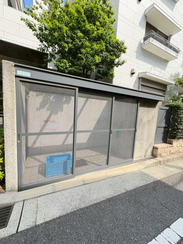 Cross　Season甲子園の駐車場
