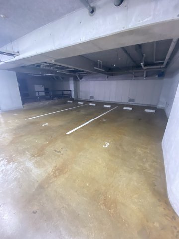 Cross　Season甲子園の駐車場