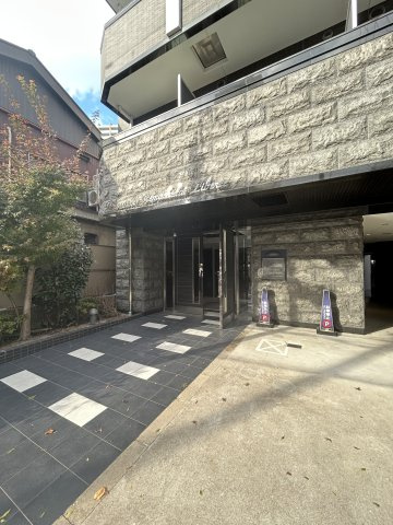 プレサンス上町台リベルテのエントランス