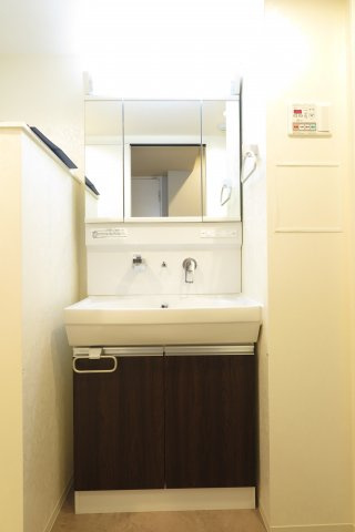 J-Lapis NAMBAの独立洗面台