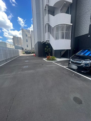 エスリードレジデンス大阪ウエストコートの駐車場