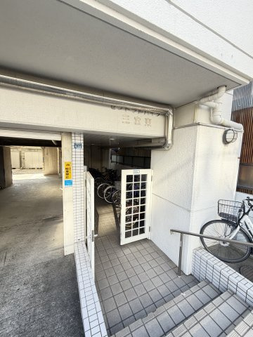 セントラルハイツ三宮東のエントランス