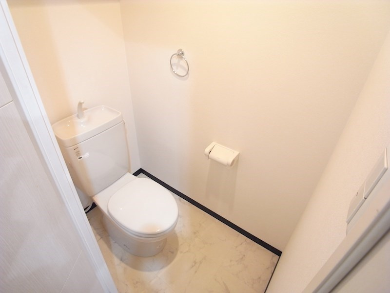 THREE DEERのトイレ|落ち着いた色調のトイレです