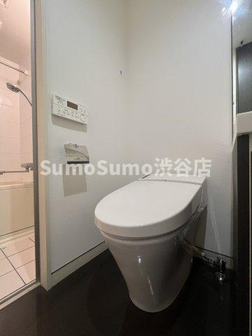 パークフラッツ祐天寺のトイレ|落ち着いた色調のトイレです
