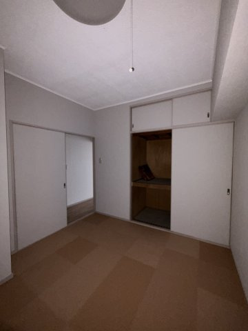 潮見台マンションの洋室