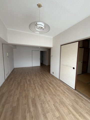 潮見台マンションの洋室