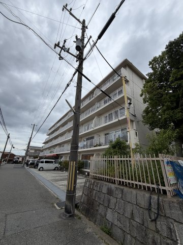 潮見台マンションの外観