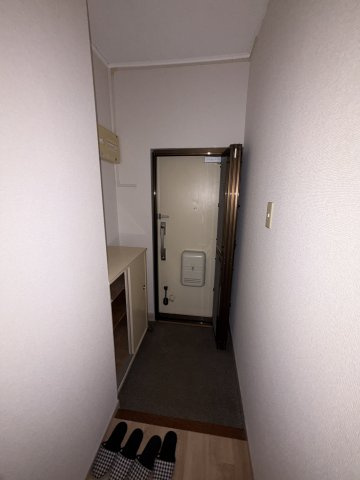 潮見台マンションの玄関