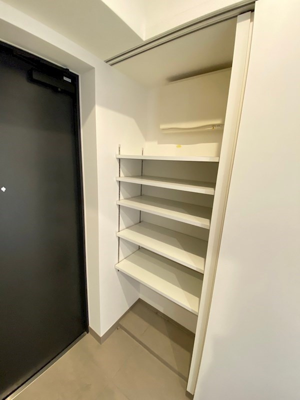 ナビールコート警固の玄関