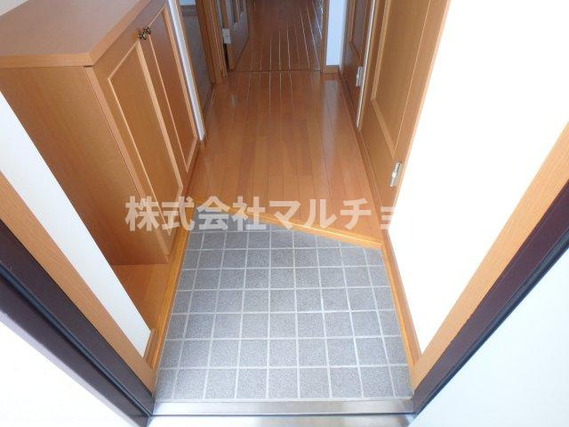 コーポラス・栄Ⅱの玄関|明るい玄関です