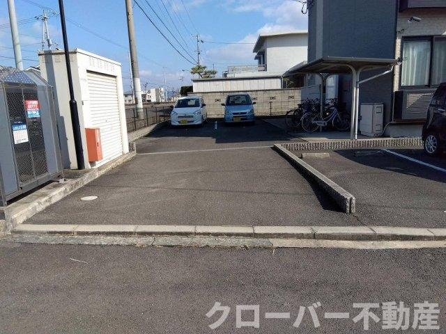 レオパレス桜の駐車場