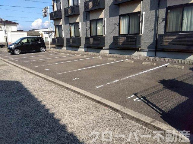 レオパレス桜の駐車場