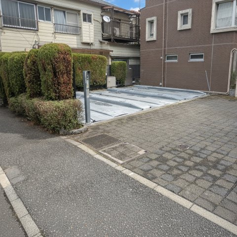グラシオ早稲田・夏目坂の駐車場