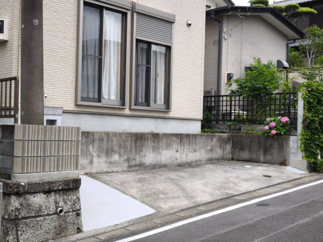 売中古戸建　三島市富士ビレッジの駐車場|伊豆縦貫道三島加茂IC・国道1号線まで車で8分です。多方面へのアクセス良好です。