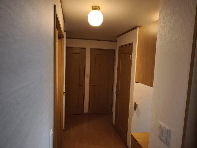 売中古戸建　三島市富士ビレッジの内装|落ち着いたカラーリングで、リラックスできる雰囲気になっています。