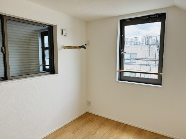 八王子市　元横山町　新築一戸建ての子供部屋|～3階5.3帖の洋室　2面採光で明るく風通しの良いお部屋です～