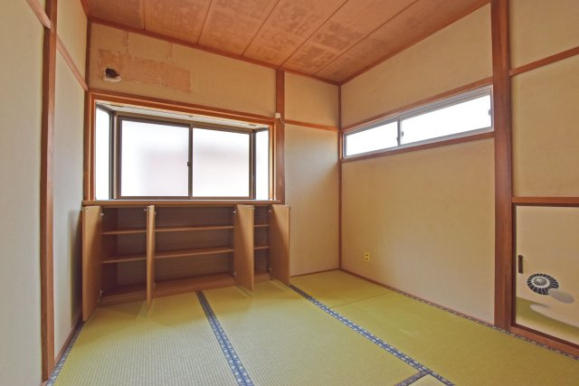 宝塚市平井山荘中古一戸建て│5SLDK＋駐車1台可の和室|約4.5帖
2階にも、落ち着いた雰囲気の中でゆったり寛げる和室がございます。