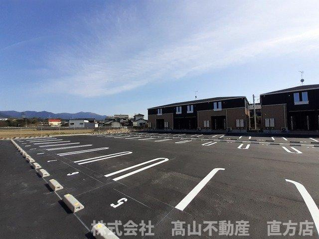 北九州市八幡西区楠橋下方１丁目のアパートの駐車場