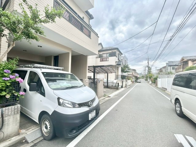板橋区三園1丁目　中古戸建の前面道路含む現地写真|2026.06.15撮影

現地ご見学希望・資料請求などお気軽にお問い合わせ下さい！
03-5990-5201