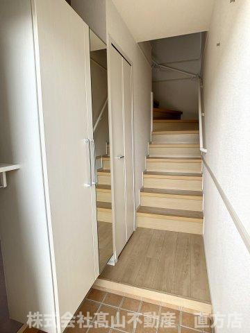 直方市大字感田のアパートの玄関
