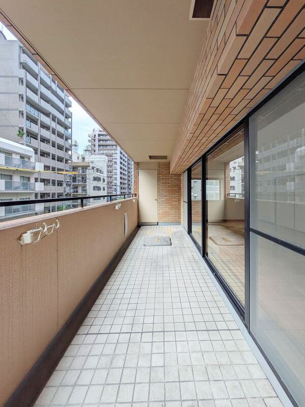 ボスコ薬院　警固小学校区のバルコニー|ボスコ薬院