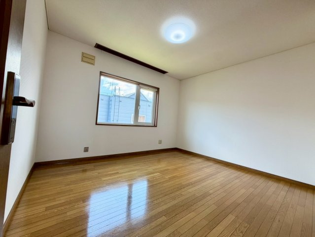 上野幌1条6丁目の洋室