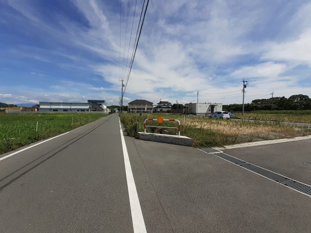 宇土市岩古曽町の売地の周辺|分譲地入り口前道路