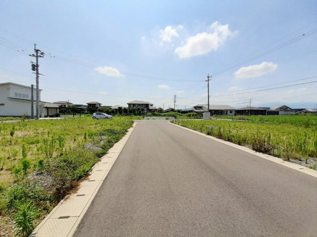 宇土市岩古曽町の売地の前面道路含む現地写真|北東側