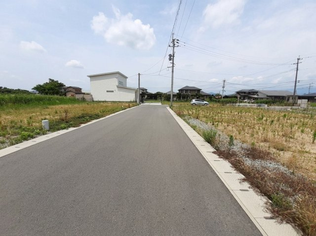 宇土市岩古曽町の売地の前面道路含む現地写真|南西側