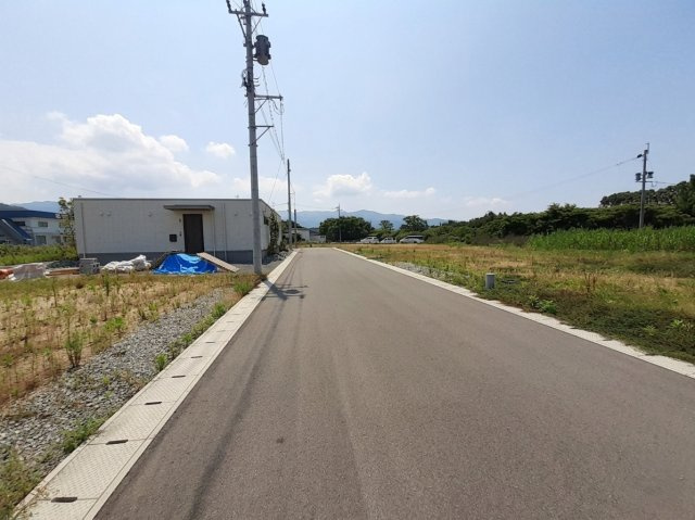 宇土市岩古曽町の売地の前面道路含む現地写真|南西側