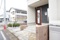 落ち着いたエントランスです