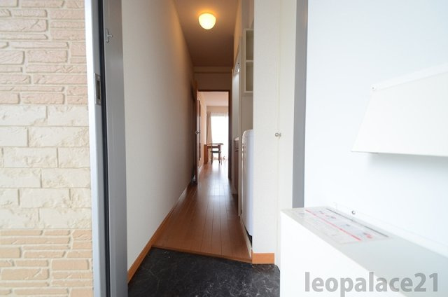 収納もある玄関です