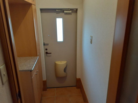 落ち着いた玄関です