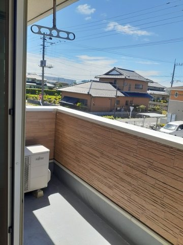 外からの目が気にならないバルコニーで洗濯物が干せます